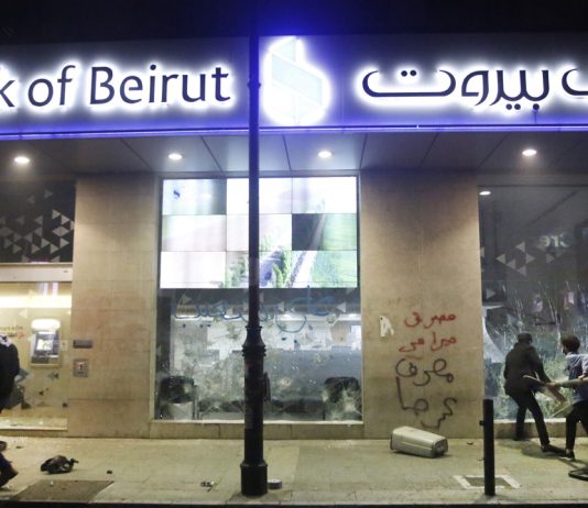 Bank Holdups and Protests Continue to Rise in Lebanon as Depositors Demand Their Own Savings bank-holdups-and-protests-continue-to-rise-in-lebanon-as-depositors-demand-their-own-savings