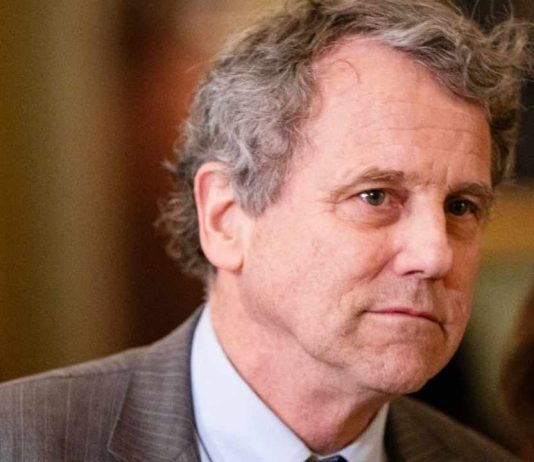 US Lawmaker Suggests ‘Maybe’ Crypto Should Be Banned Citing Bigger Issues Than FTX us-lawmaker-suggests-‘maybe’-crypto-should-be-banned-citing-bigger-issues-than-ftx