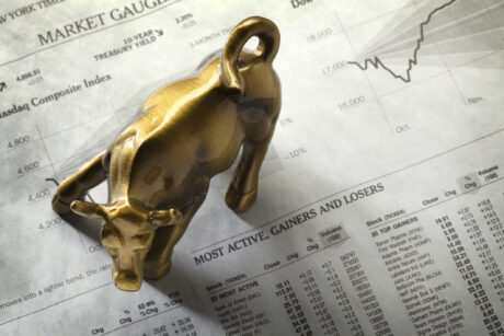 bitcoin-bullish-momentum-building:-expert-predicts-rise-to-$27,200