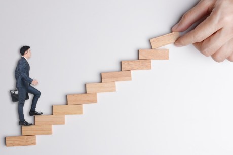 xrp-price-regains-strength-as-the-bulls-aim-for-10%-surge